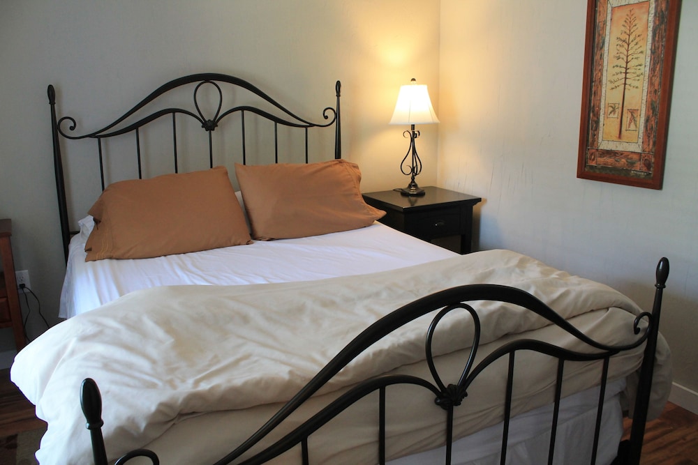 Strictly Moose Luxury Vacation Suites — Gorham — photo 2