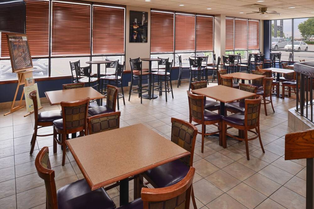 New Victorian Inn & Suites - photo 32