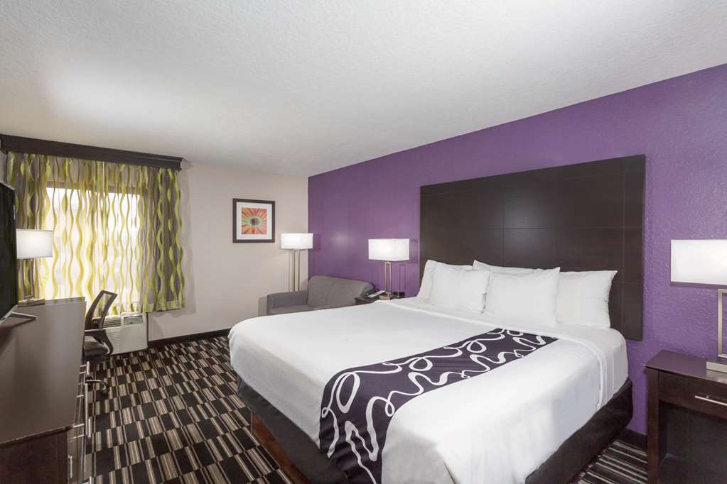 La Quinta Inn & Suites by Wyndham Orlando Universal area - photo 2