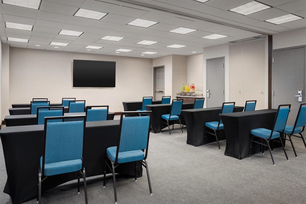 Hampton Inn & Suites Omaha Downtown - photo 38