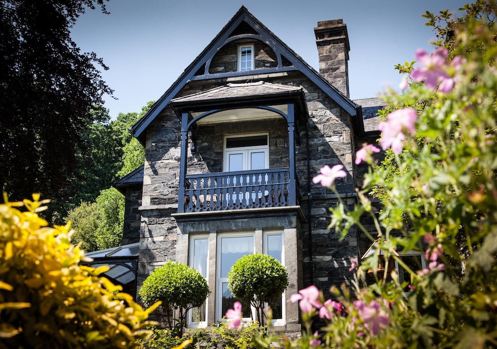 Mary's Court Guest House Mairlys — 4-Star Luxury Hotel in Betws-Y-Coed, United Kingdom