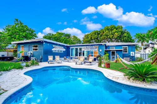 Pool and Beach Relaxing Close to Everything in Dania Beach, United States
