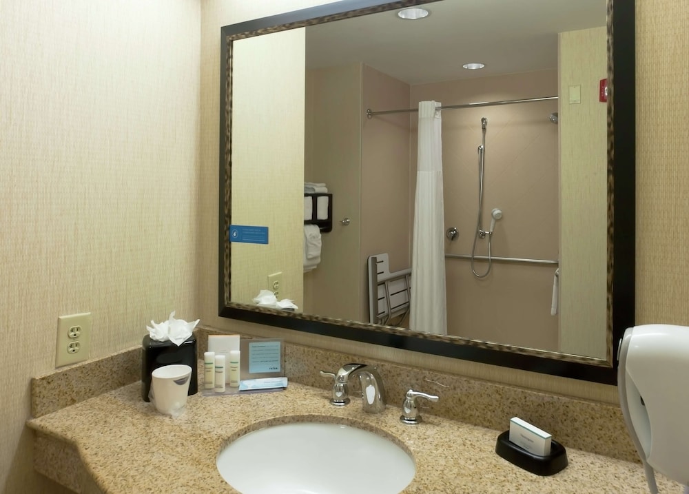 Hampton Inn North Brunswick New Brunswick - photo 21