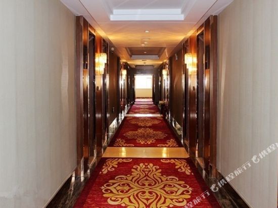 Ulancha Buhuajin Business Hotel — hotel near Ulanqab Jining Airport