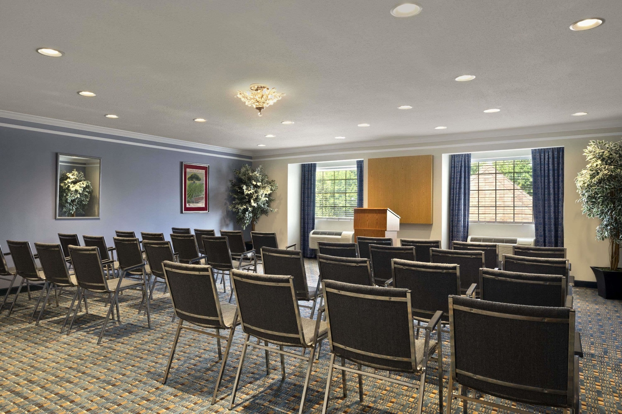 Microtel Inn & Suites by Wyndham Ponchatoula Hammond - photo 11