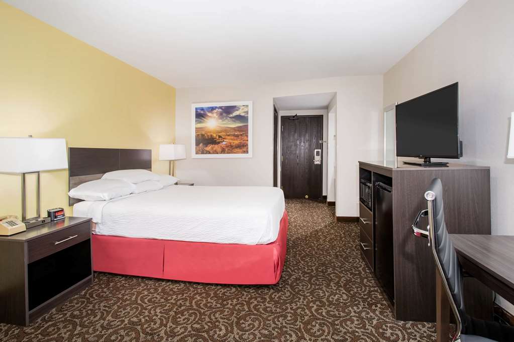 Days Inn by Wyndham Phoenix North - photo 18