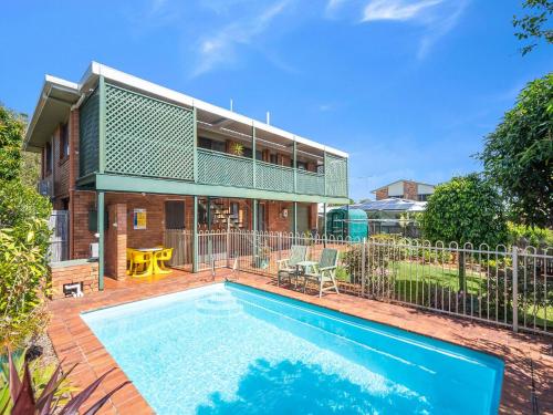 9 Rowell Street Battery Hill Qld — Caloundra
