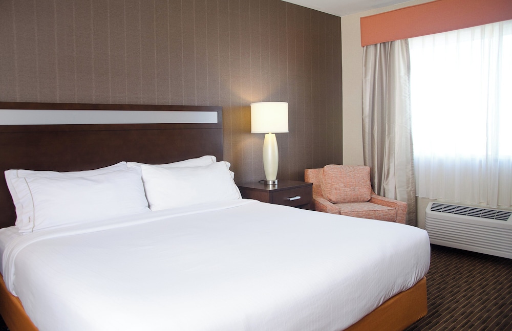 Holiday Inn Express Hotel & Suites Watertown Thousand Island by IHG - photo 21