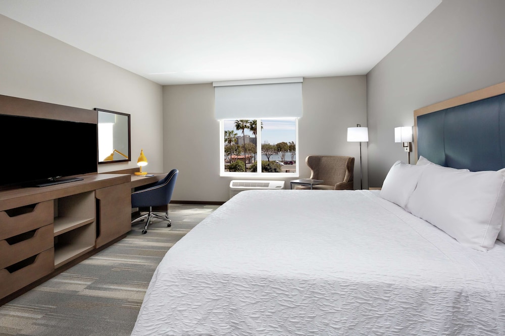 Hampton Inn & Suites San Diego Airport Liberty Station - photo 14