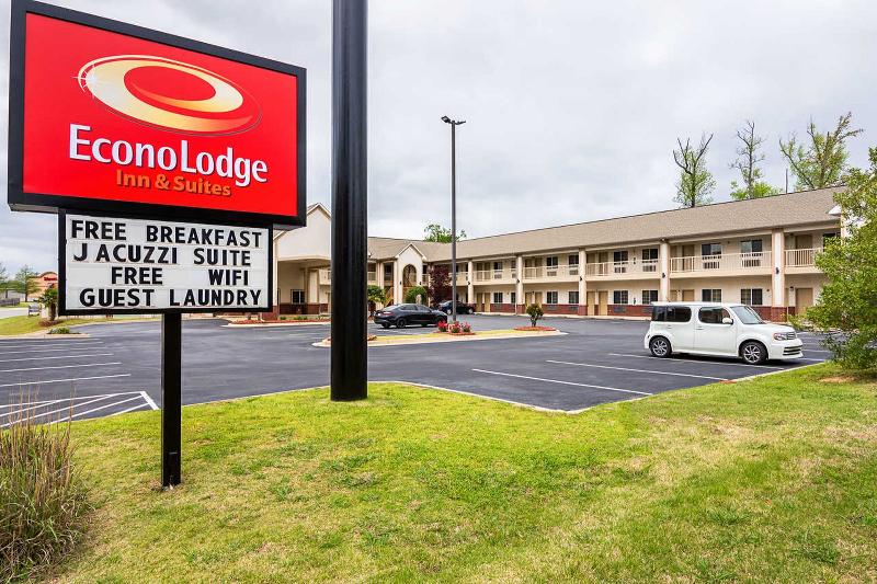 Bryant Inn & Suites — Bryant — photo 3