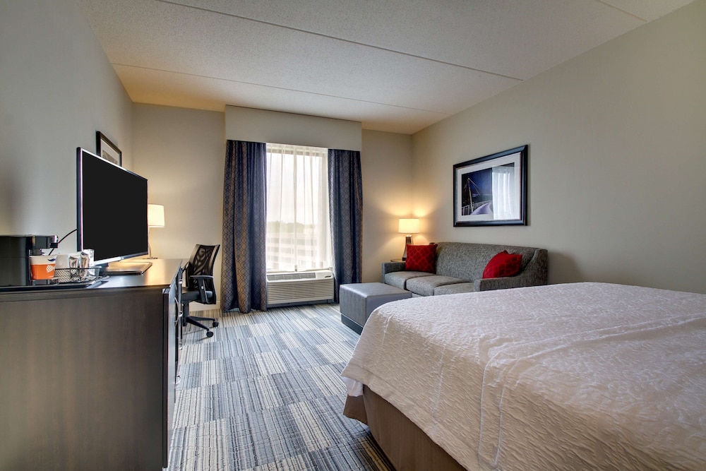 Hampton Inn & Suites Greenville Airport SC - photo 17
