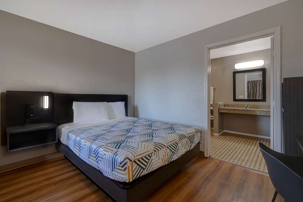 Motel 6 Buttonwillow CA Central - photo 12