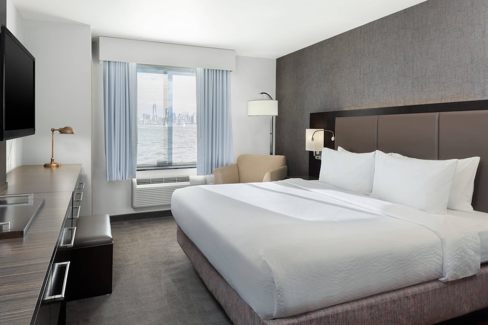 Fairfield Inn & Suites by Marriott New York Staten Island - photo 8