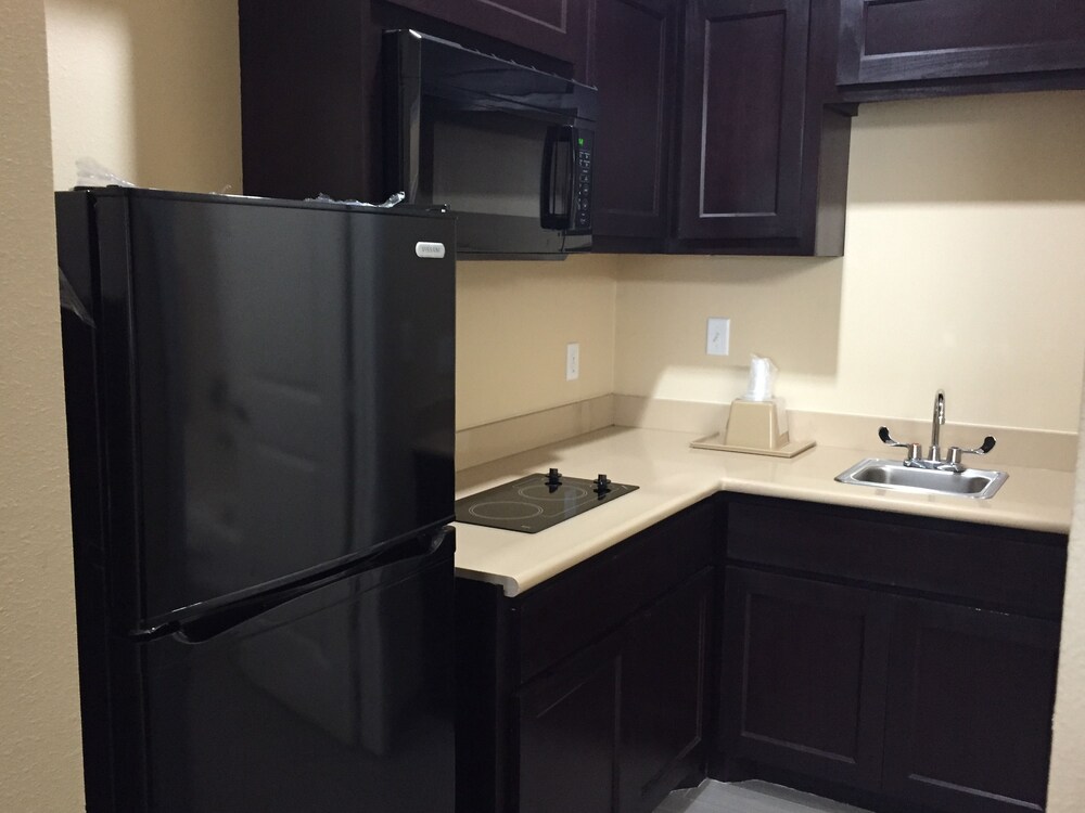 Downtowner Inns & Suites - photo 16