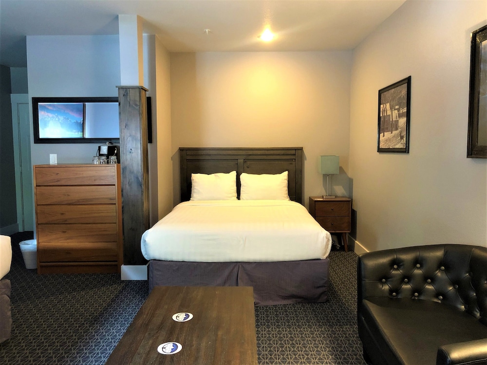 Blue Elk Inn - photo 10