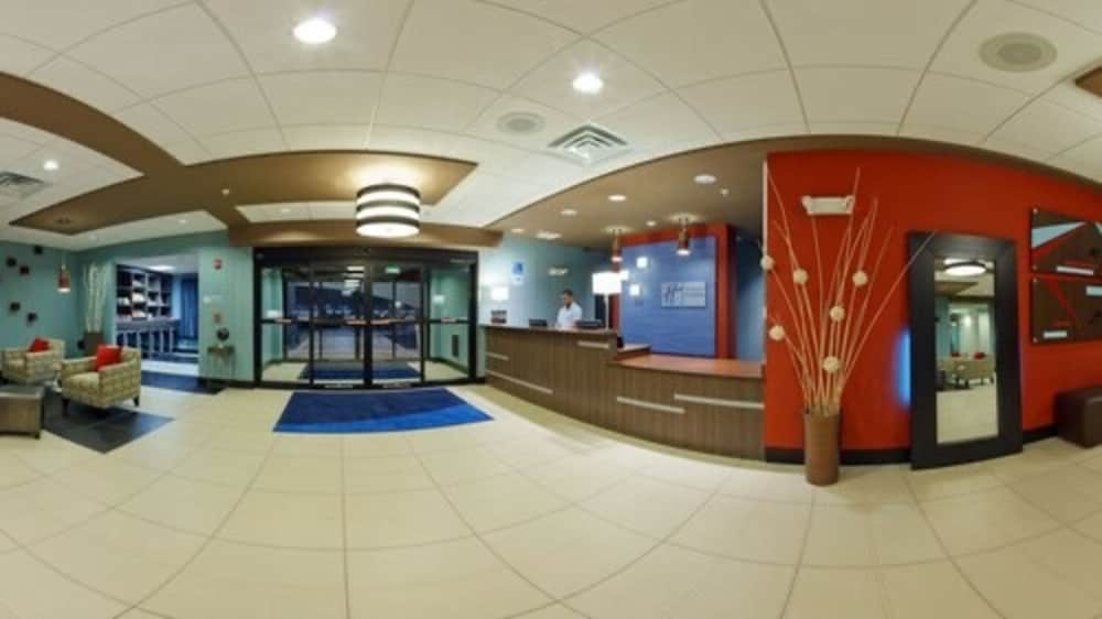 Holiday Inn Express Hotel & Suites York NE Market an IHG Hotel - photo 2