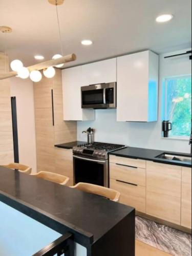 Entire Home near SLC. Family Friendly & King Suite — 4-Star Luxury Hotel in Bountiful, United States