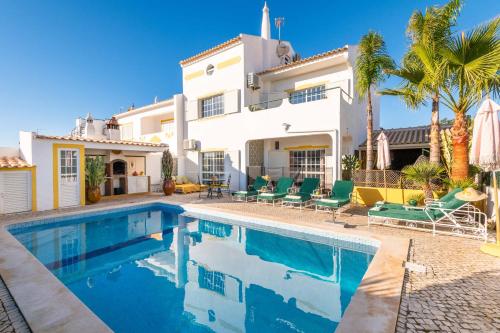 Villa Galé Sun Luxury 5bed with free wifi AC private pool 5 min from the beach — 4-Star Luxury Hotel in Guia, Portugal