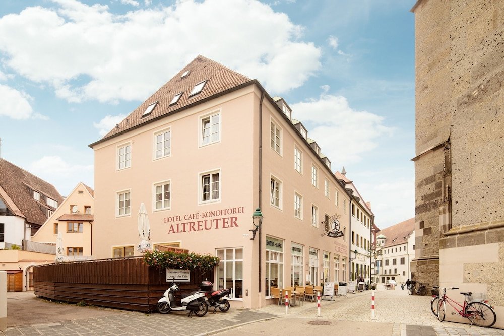 Cafe Hotel Altreuter — hotel in Noerdlingen