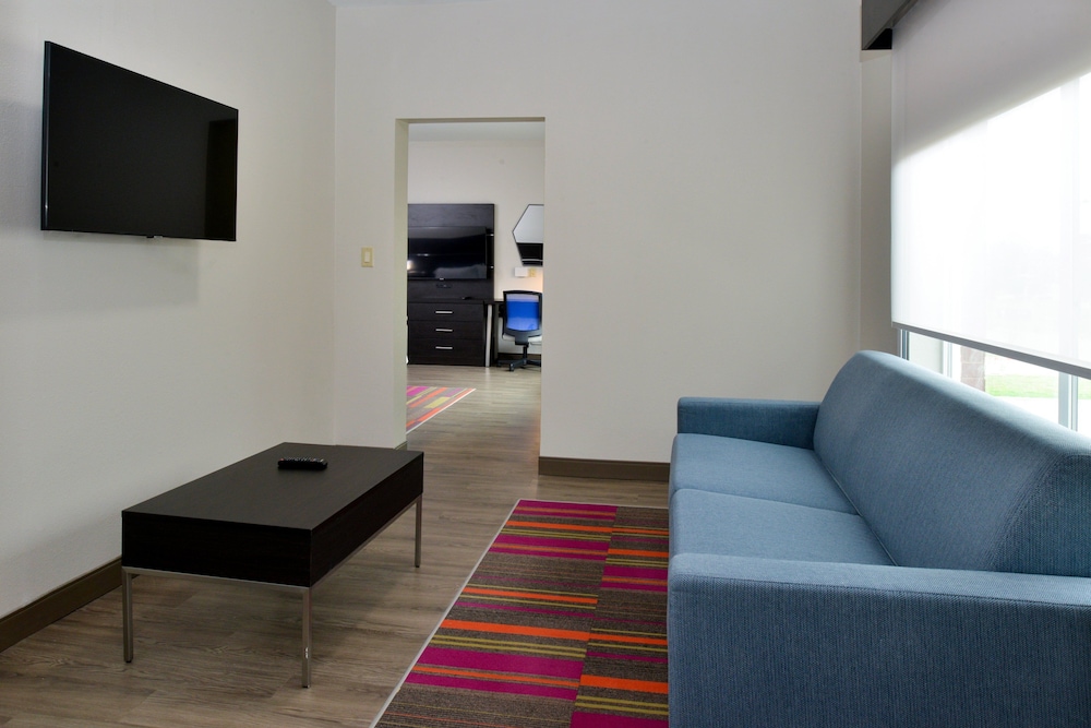 Holiday Inn Express Hotel & Suites Royse City by IHG - photo 26