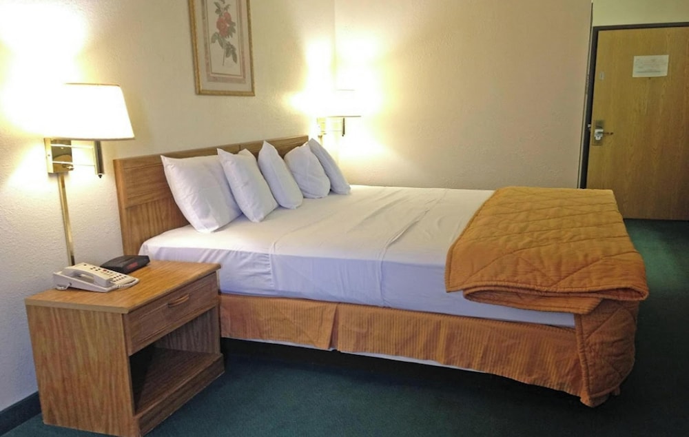 Capital O Amerihost Inn and Suites Mexico Hwy 54 MO - photo 6