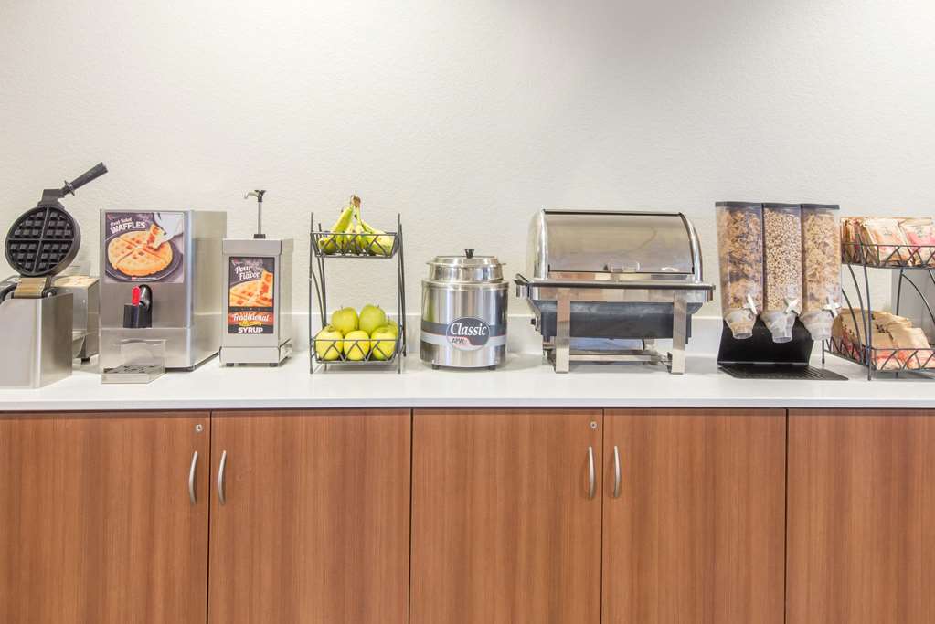 Microtel Inn & Suites By Wyndham Cadiz - photo 13