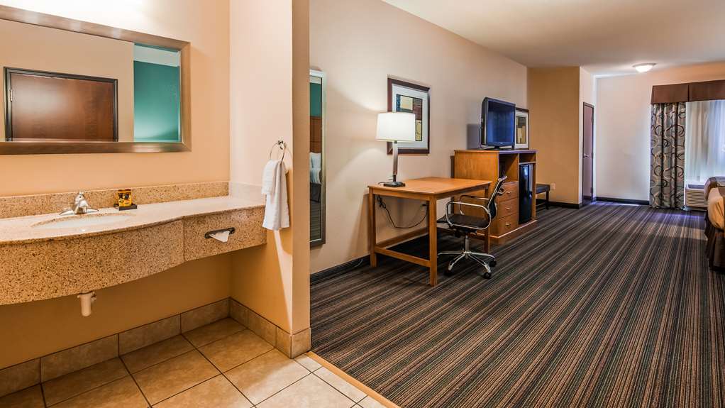 Best Western Plus Seminole Hotel & Suites - photo 14