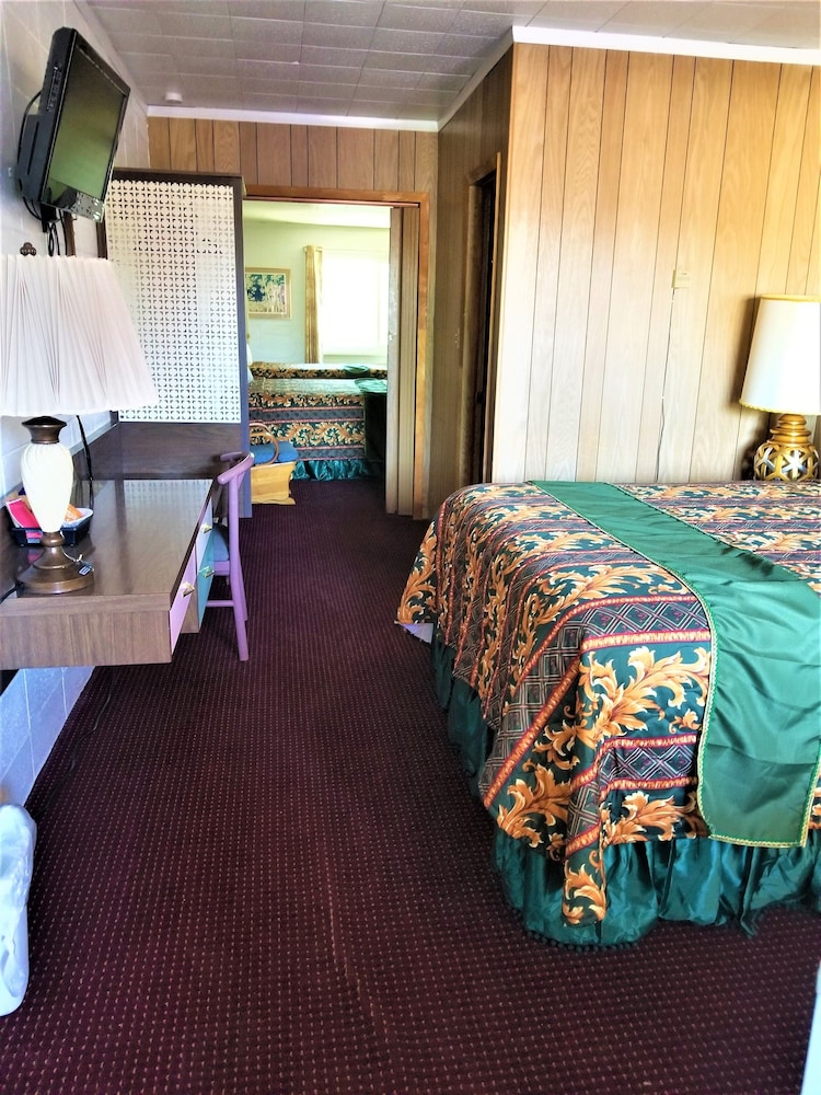 Town House Motor Inn - photo 7
