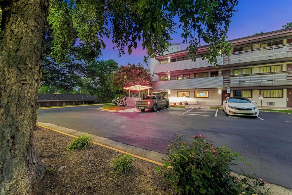 Red Roof Inn PLUS Washington DC Alexandria - photo 29