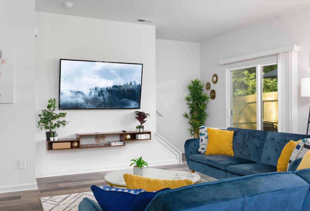 Fresh & Comfy Near Uptown with HotTub & Private Yard — 4-Star Luxury Hotel in Charlotte, United States