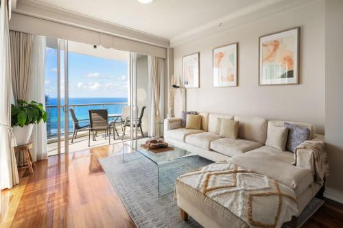 Zenith Shore Resort Living above Surfers Paradise in Gold Coast, Australia