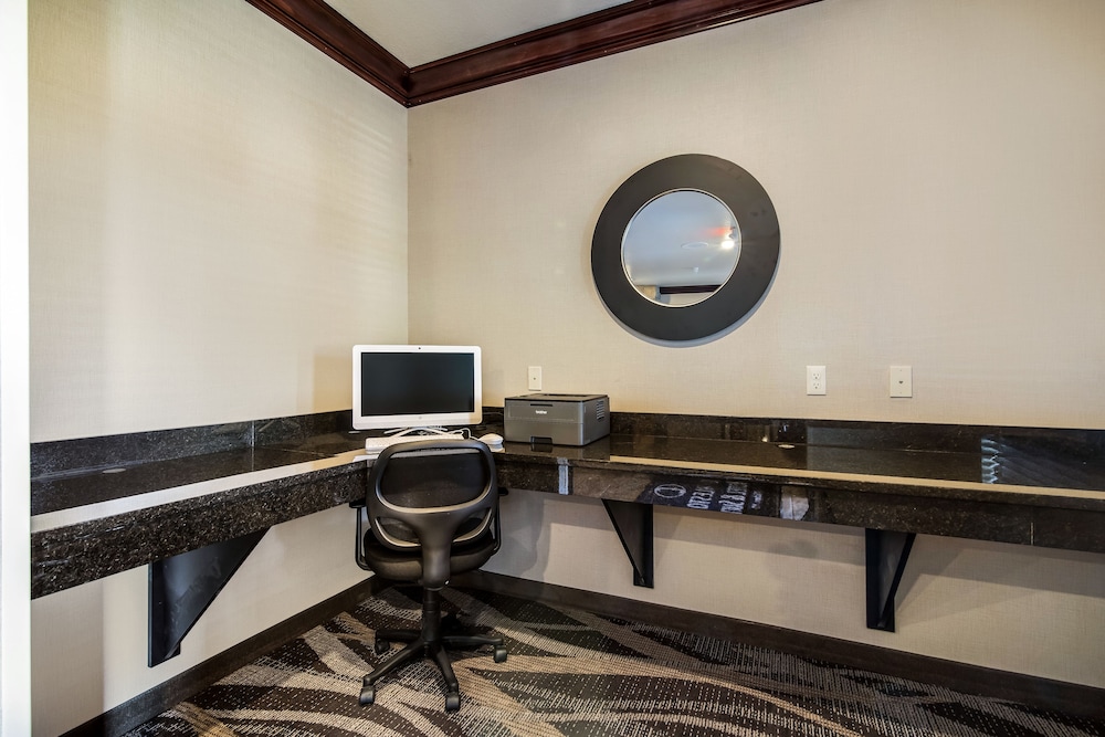 Cobblestone Hotel & Suites Victor - photo 29