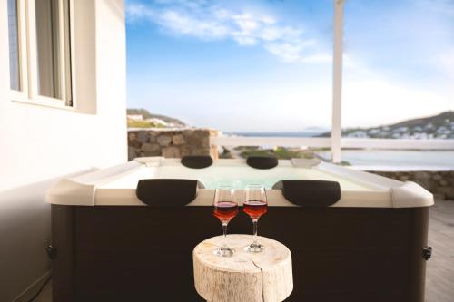 Sunlight Ornos Suites Private Hot Tub — 4-Star Luxury Hotel in Mykonos, Greece