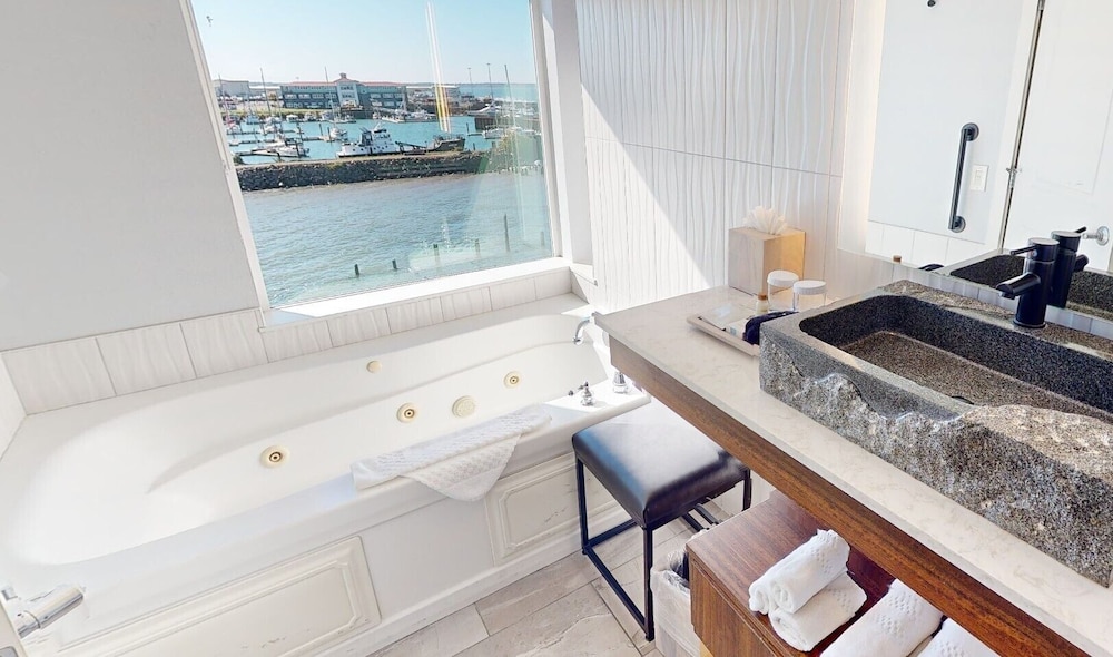 Cannery Pier Hotel & Spa - photo 33