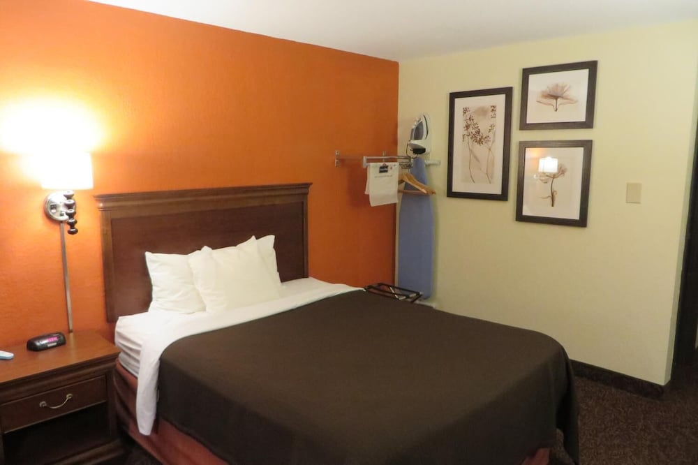 AmericInn by Wyndham Forest Lake - photo 21