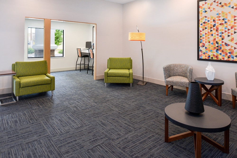 Holiday Inn Express & Suites Pueblo North an IHG Hotel - photo 4