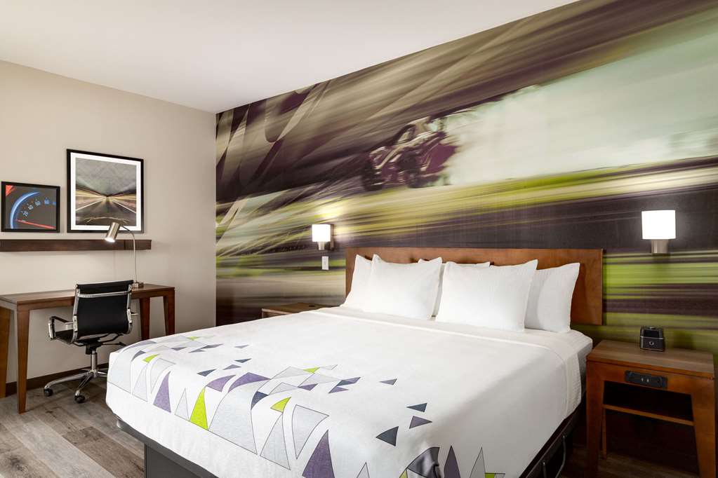 La Quinta Inn & Suites by Wyndham Braselton - photo 36