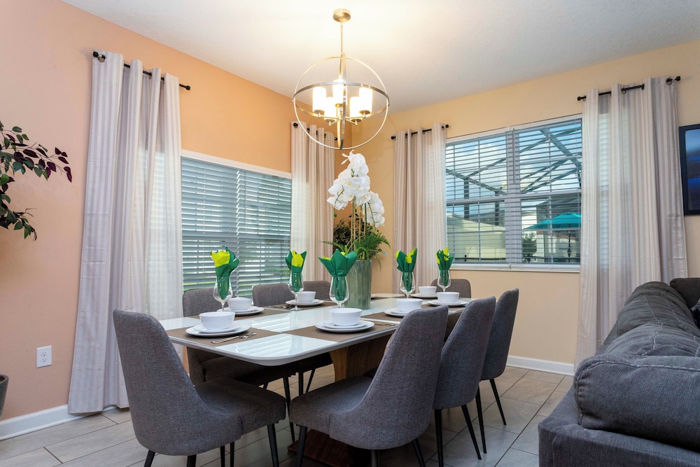 Magnificent 5Bd w Pool @ Storey Lake 4800 - photo 20