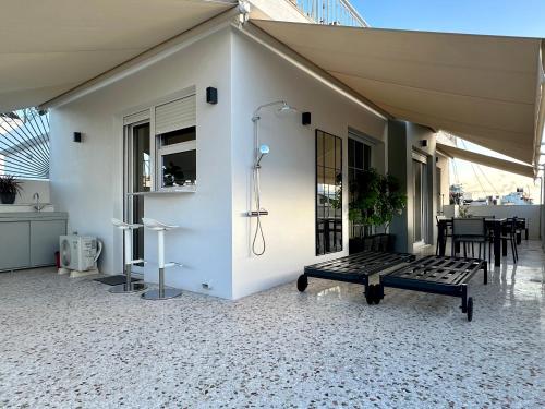 R1 Blue Paradise Private Terrace Jacuzzi — 4-Star Luxury Hotel in Athens, Greece