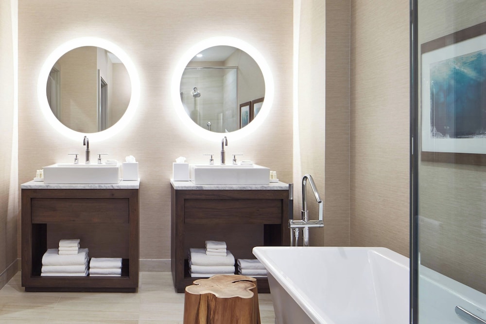 The Del Monte Lodge Renaissance Rochester Hotel & Spa - photo 31