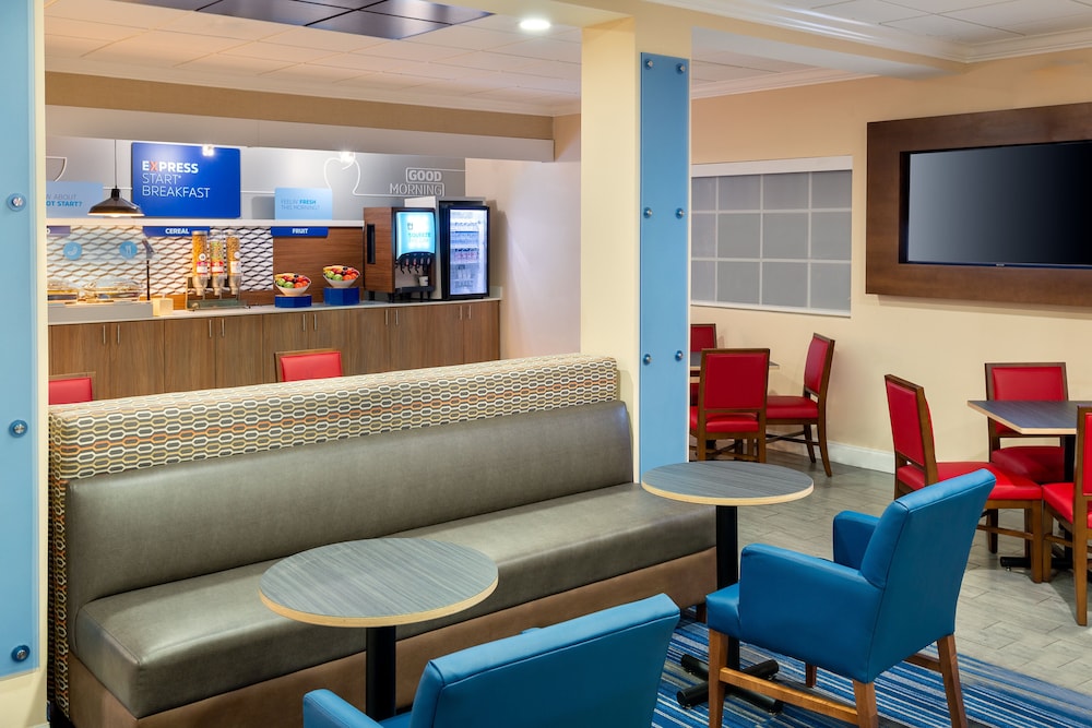 Holiday Inn Express & Suites Naples North Bonita Springs by IHG - photo 49