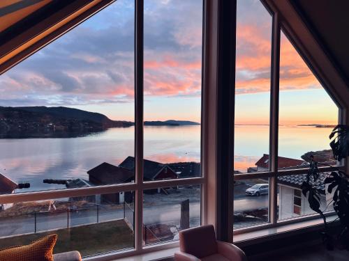 Scenic fjord home with terrace minutes from Pulpit Rock — 4-Star Luxury Hotel in Jorpeland, Norway