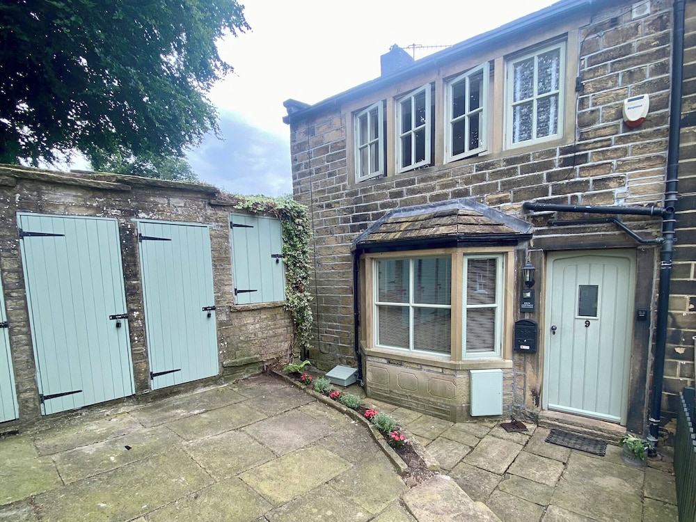 Erin Cottage — 4-Star Luxury Hotel in Keighley, United Kingdom