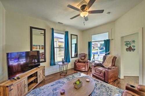 Riverside House with Yard about 1 Mi to Downtown — 4-Star Luxury Hotel in Riverside, United States