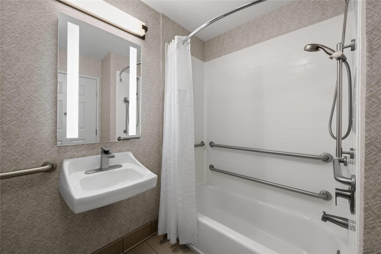 La Quinta Inn & Suites by Wyndham Paso Robles - photo 22
