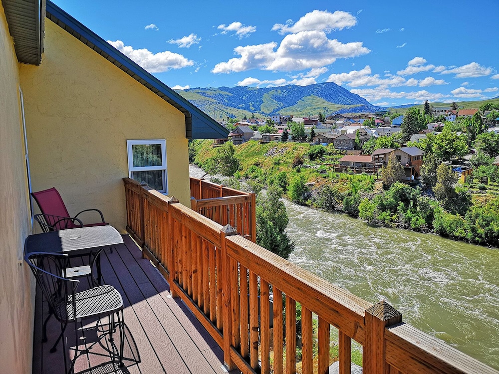 Yellowstone Riverside Cottages - photo 78