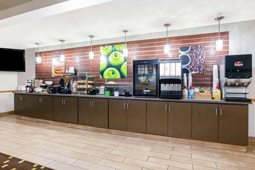 La Quinta Inn & Suites by Wyndham Paris - photo 27