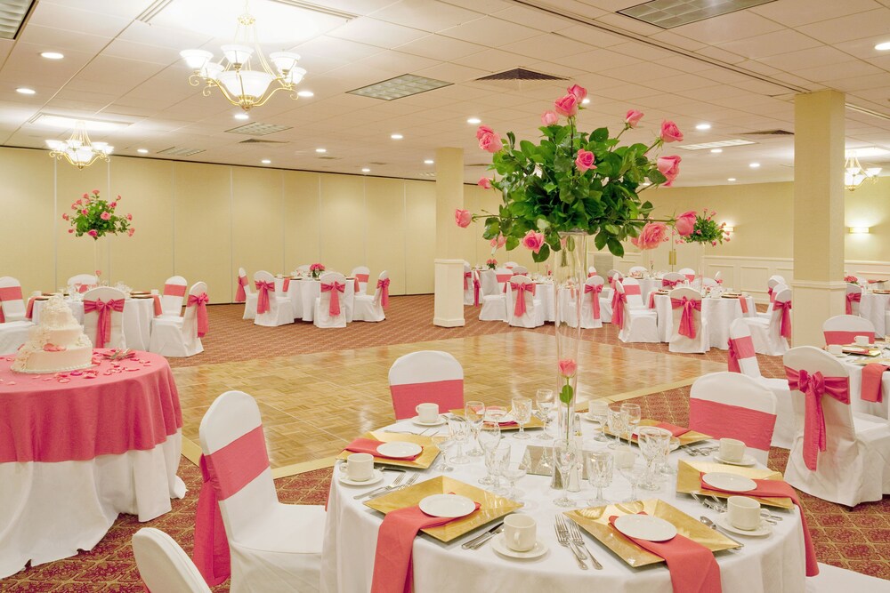 Holiday Inn Hotel & Suites Boston Peabody by IHG - photo 29