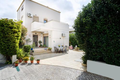 Marilena Mare Seaside & Jacuzzi House 50meters from sea — 4-Star Luxury Hotel in Ialysos, Greece