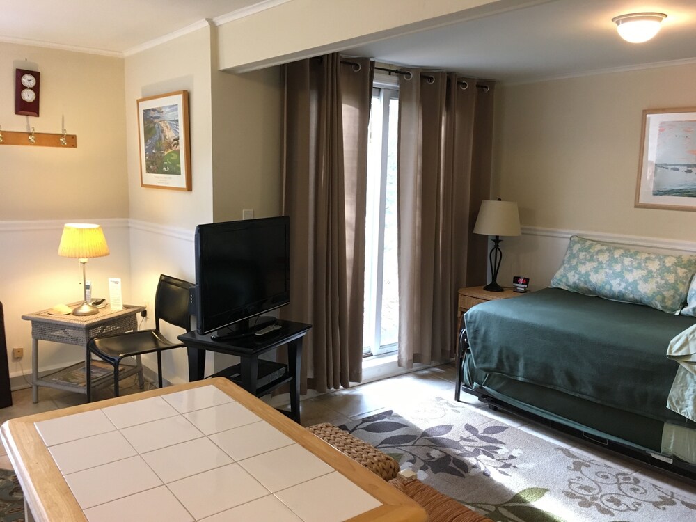 Westhampton Seabreeze Motel - photo 16